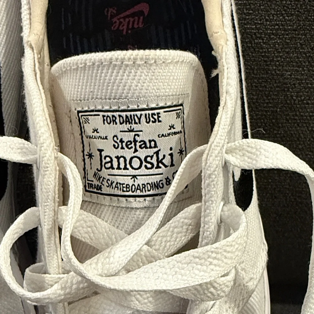 Nike Zoom Stefan Janoski White Low-Top Canvas Sneakers size 4